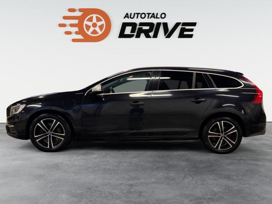 VOLVO V60 2015