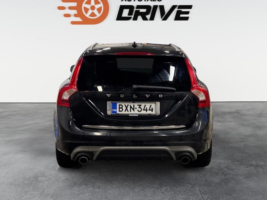 VOLVO V60 2015