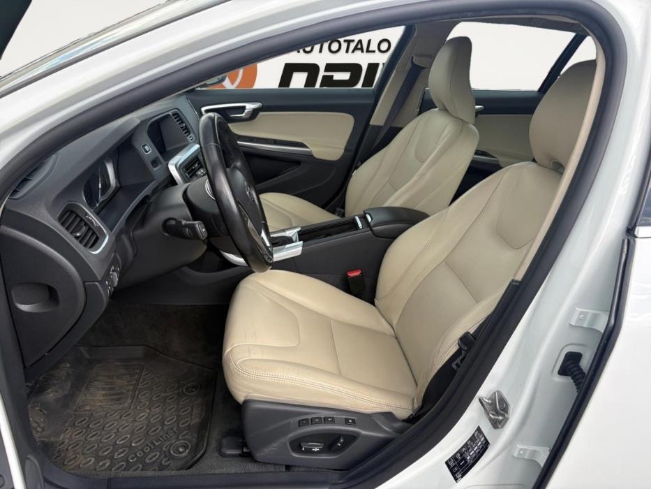 VOLVO V60 2017
