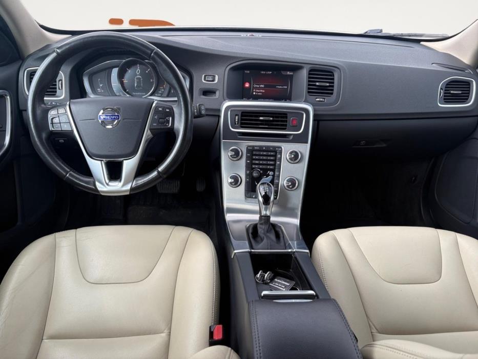 VOLVO V60 2017
