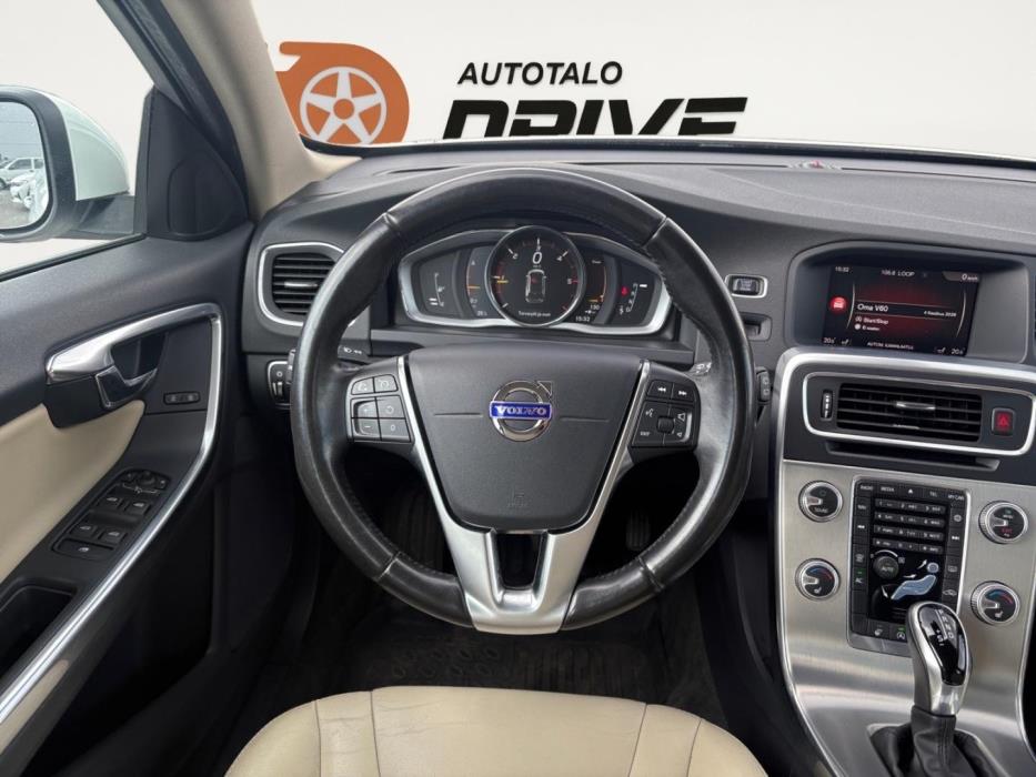 VOLVO V60 2017