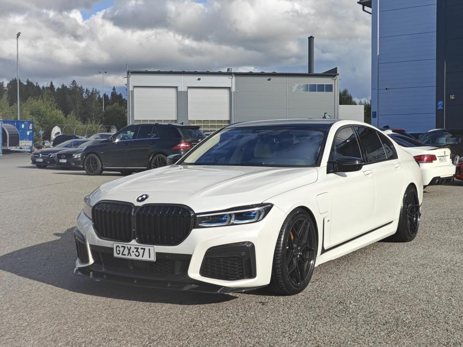 BMW 745 2020