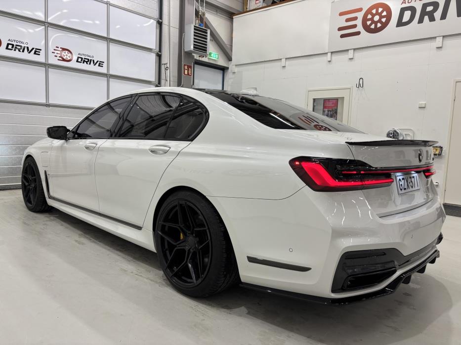 BMW 745 2020