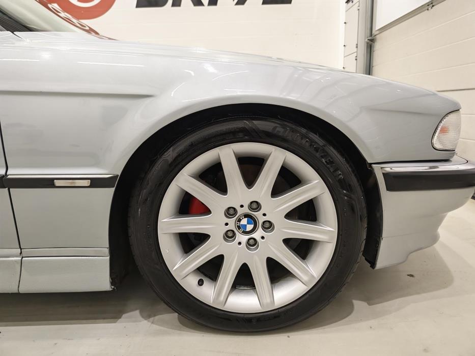 BMW 750 1995