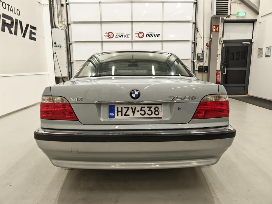 BMW 750 1995