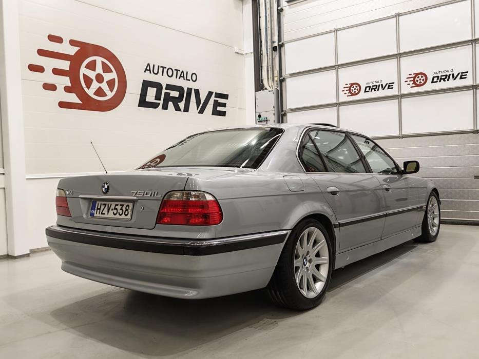 BMW 750 1995