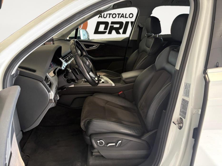 AUDI Q7 2017