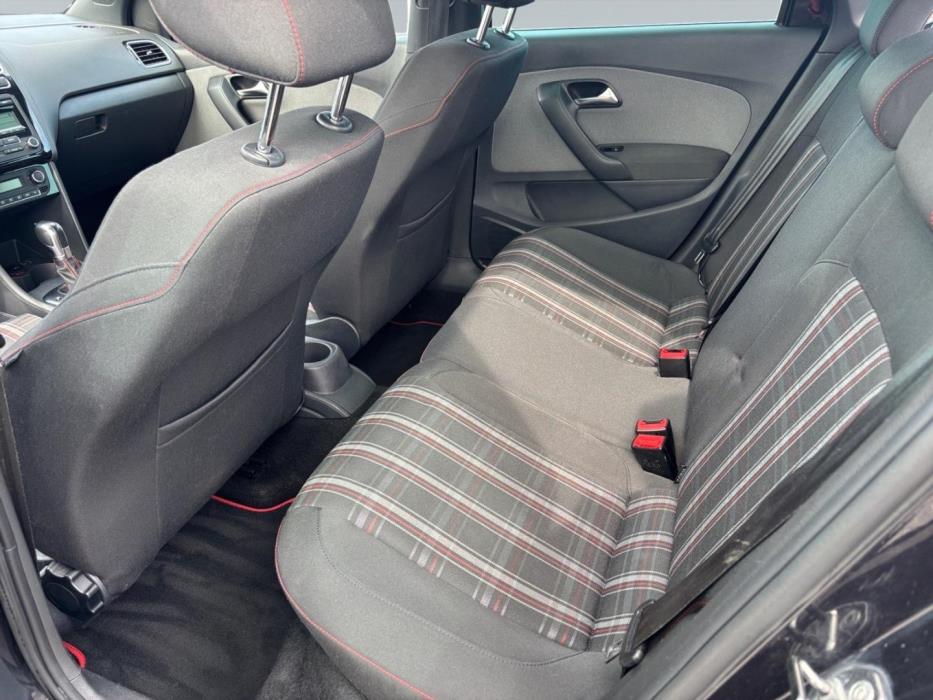 VOLKSWAGEN Polo 2011