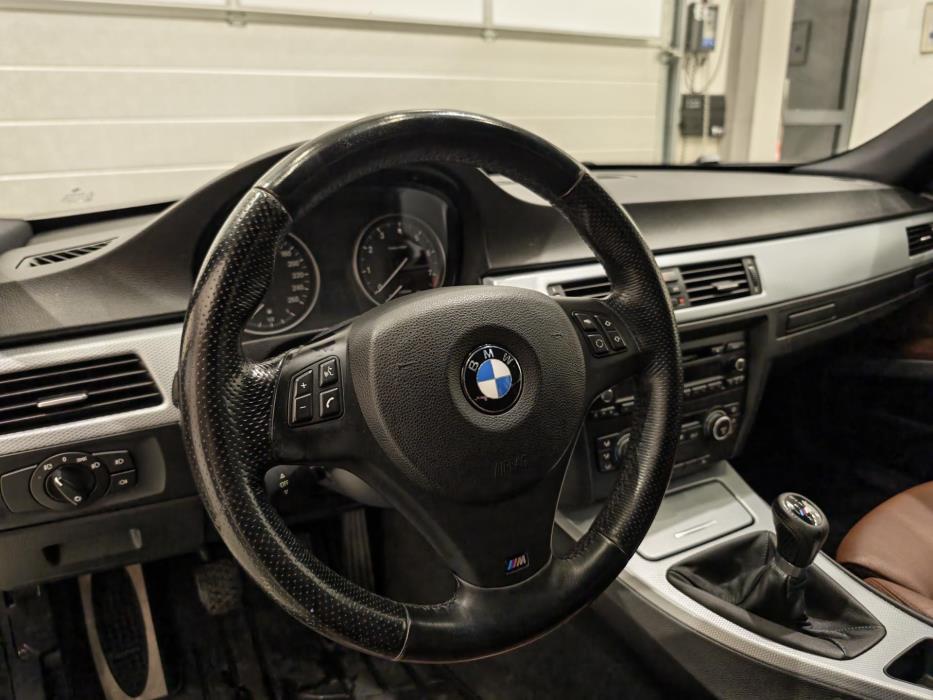 BMW 330 2008