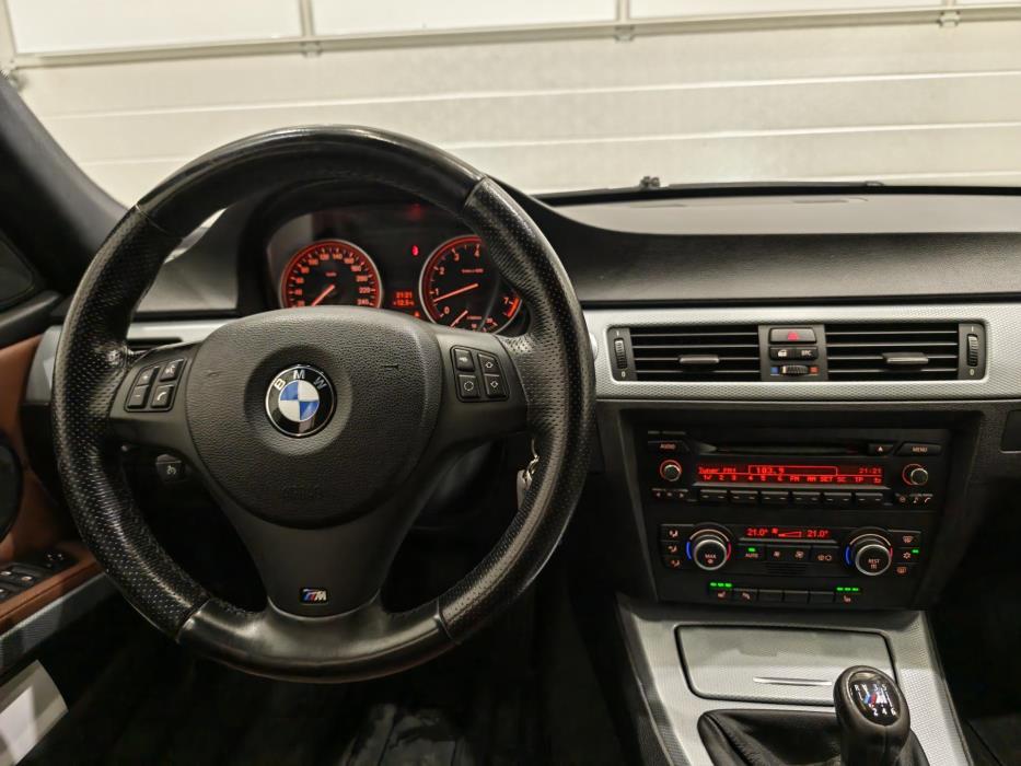 BMW 330 2008