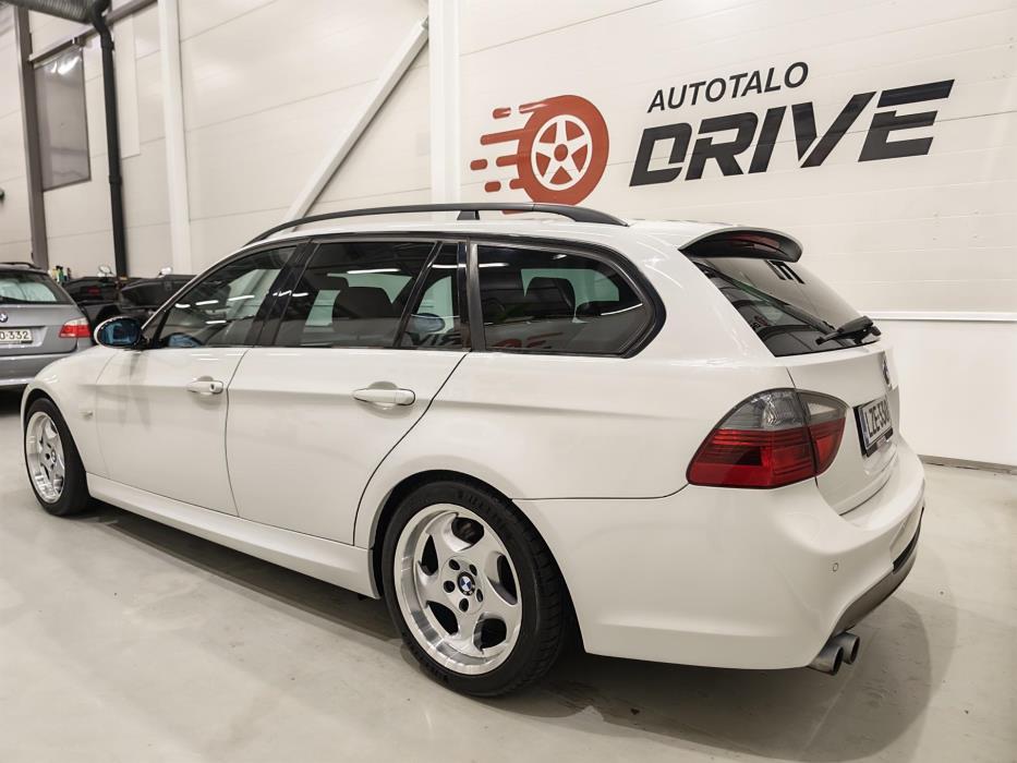 BMW 330 2008