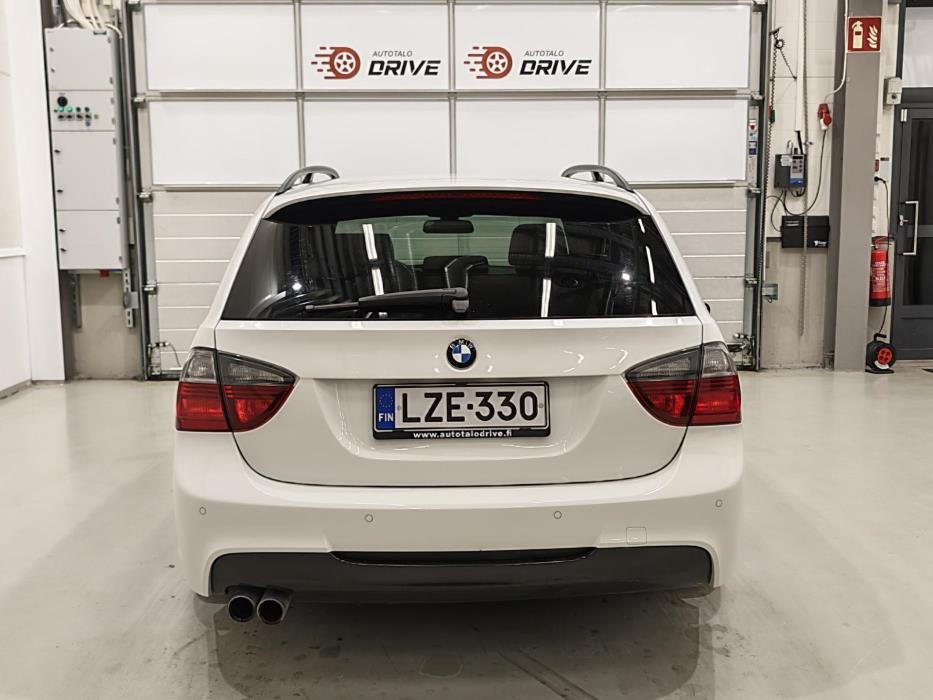 BMW 330 2008
