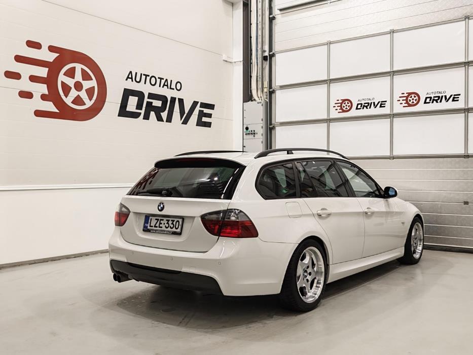 BMW 330 2008