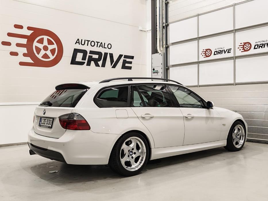 BMW 330 2008