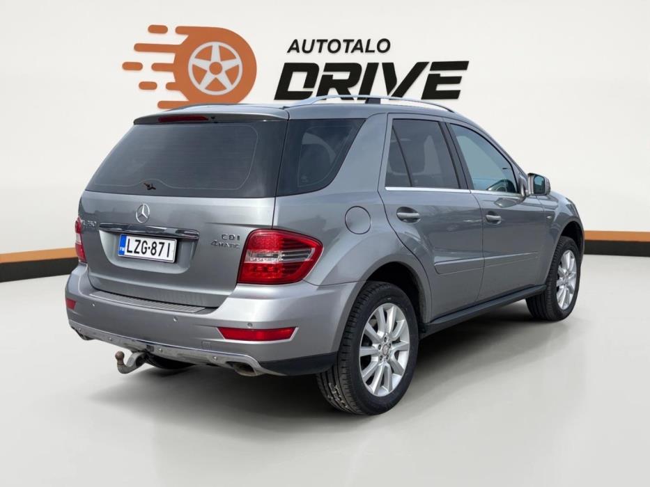 MERCEDES-BENZ ML 2011