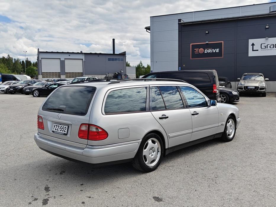 MERCEDES-BENZ E 1997