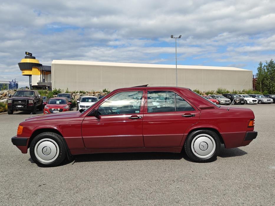 MERCEDES-BENZ 190 1992