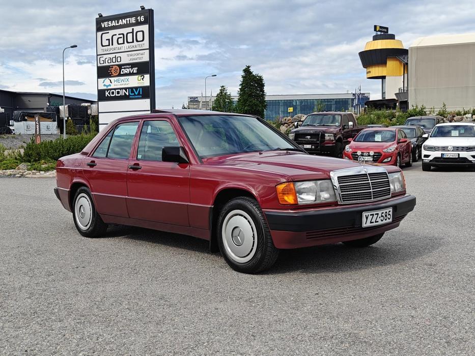 MERCEDES-BENZ 190 1992