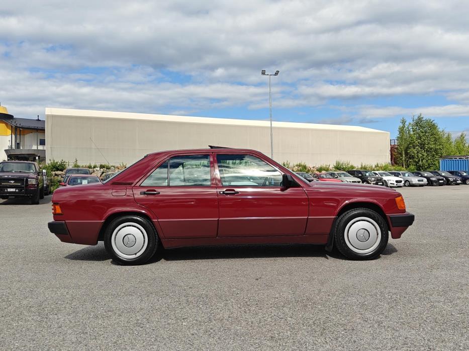 MERCEDES-BENZ 190 1992