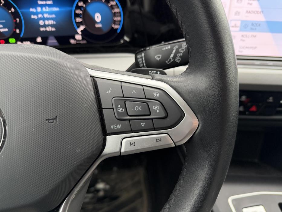 VOLKSWAGEN Golf 2023