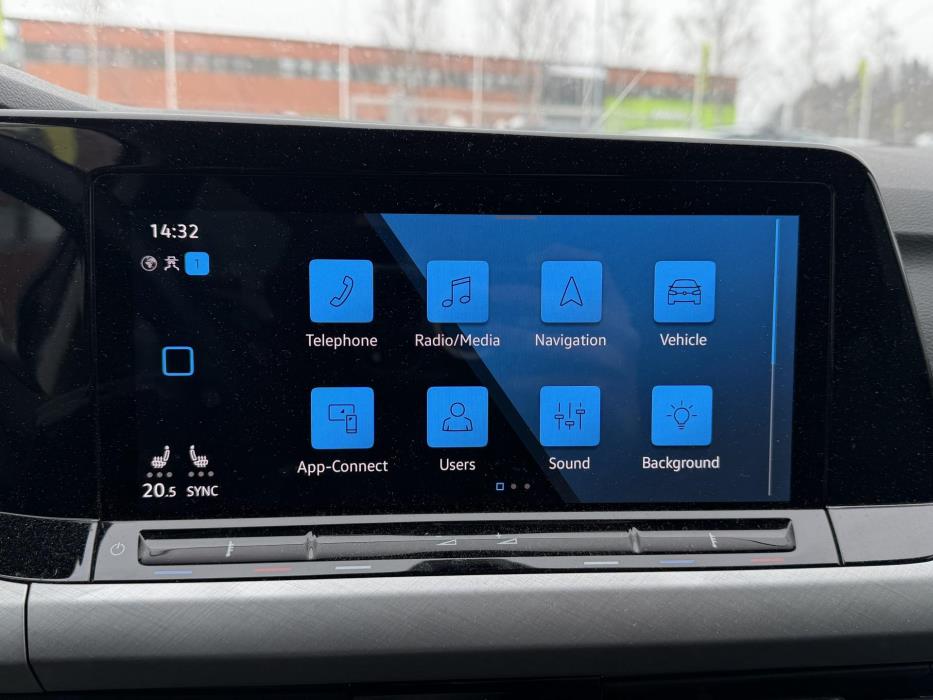 VOLKSWAGEN Golf 2023