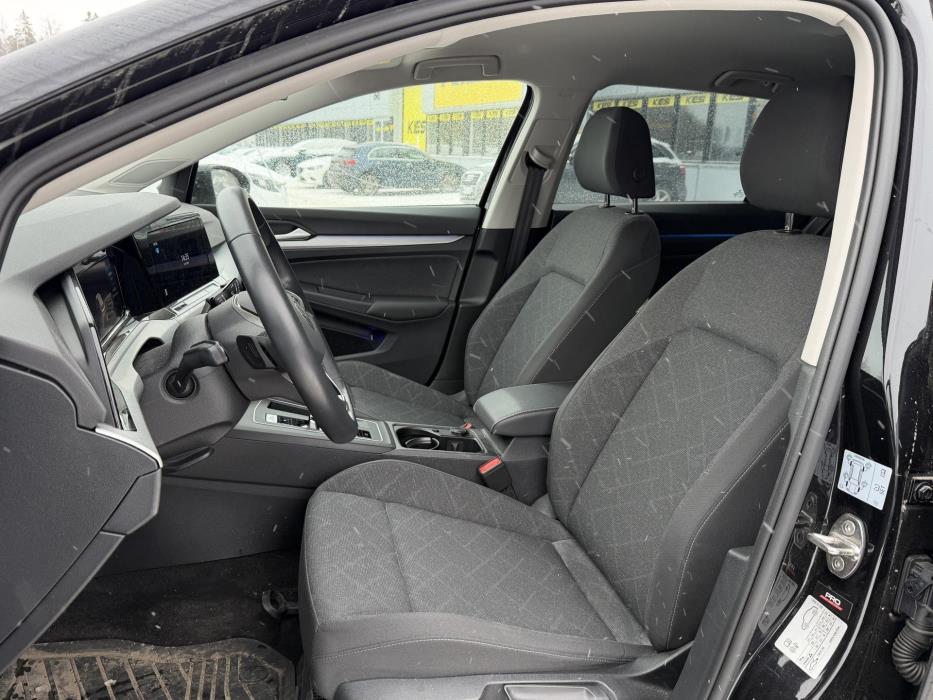 VOLKSWAGEN Golf 2023