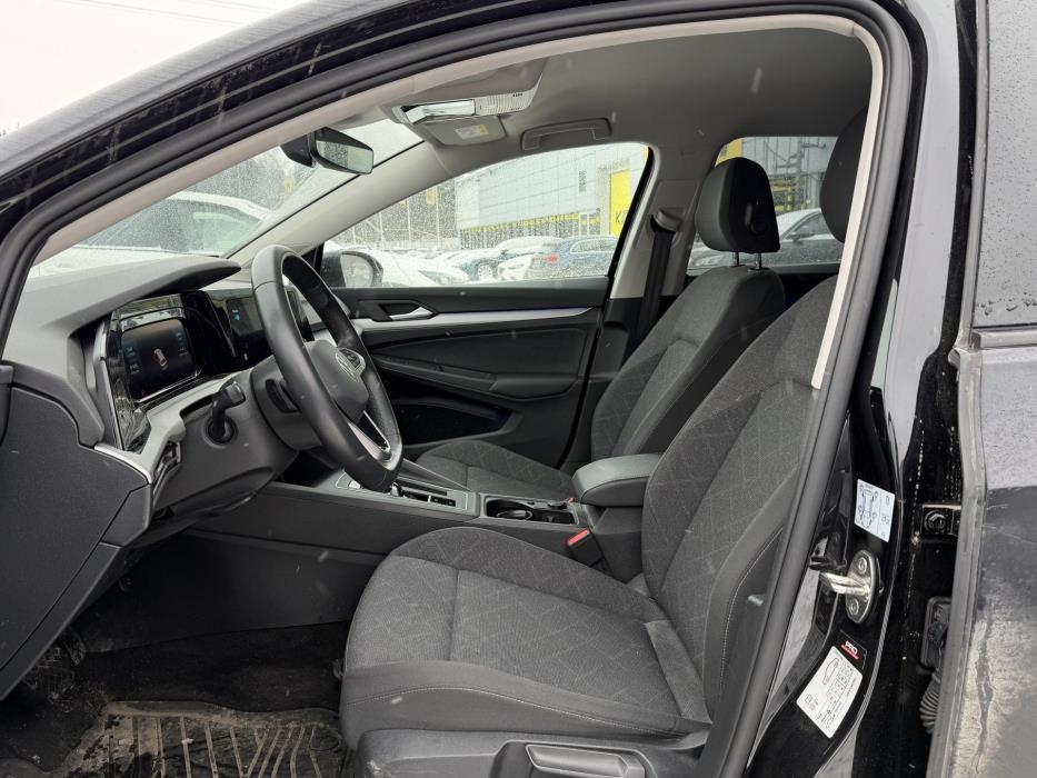 VOLKSWAGEN Golf 2023