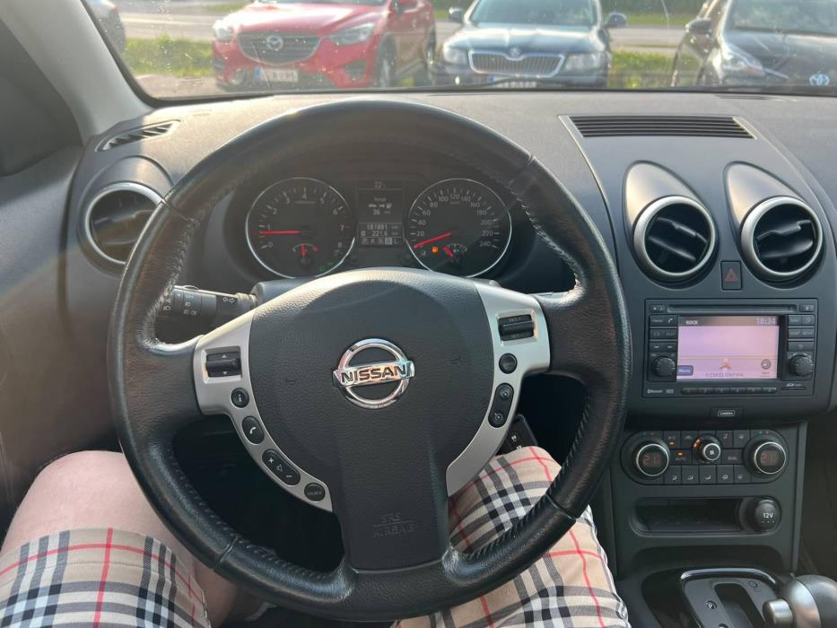 NISSAN Qashqai 2013