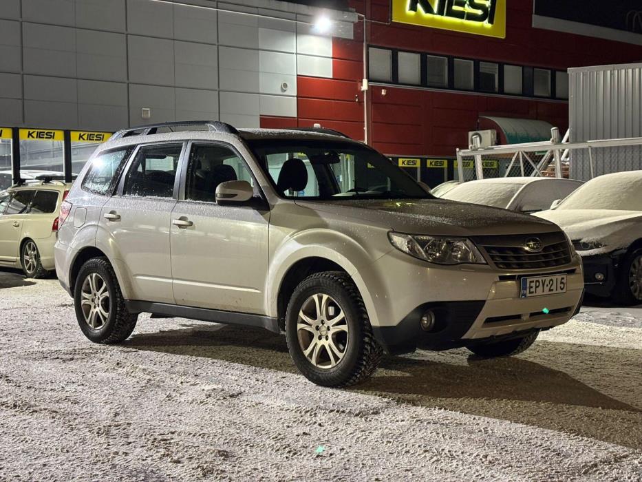 SUBARU Forester 2011