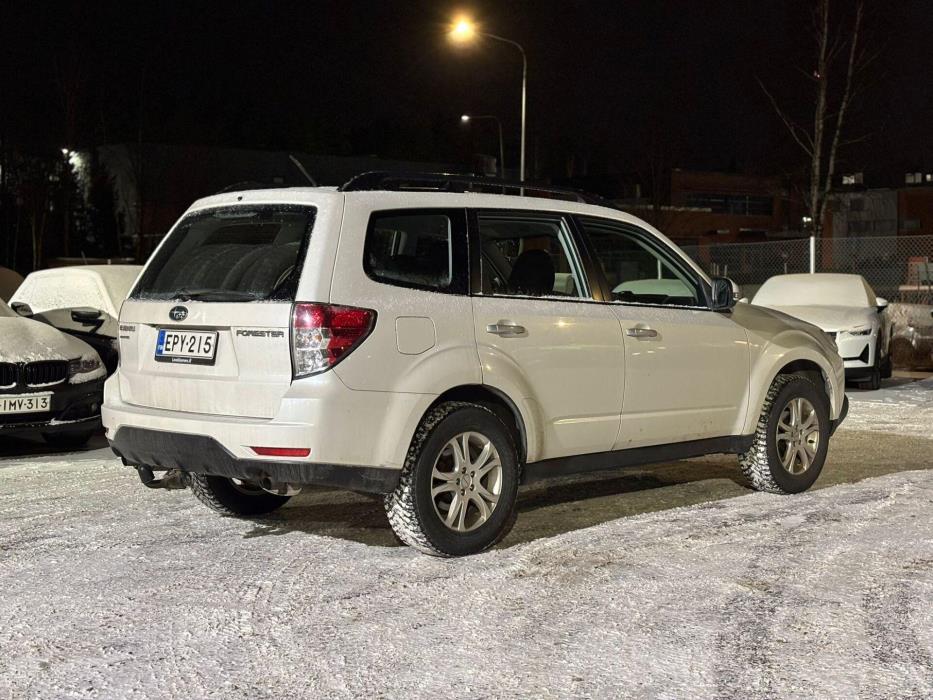SUBARU Forester 2011