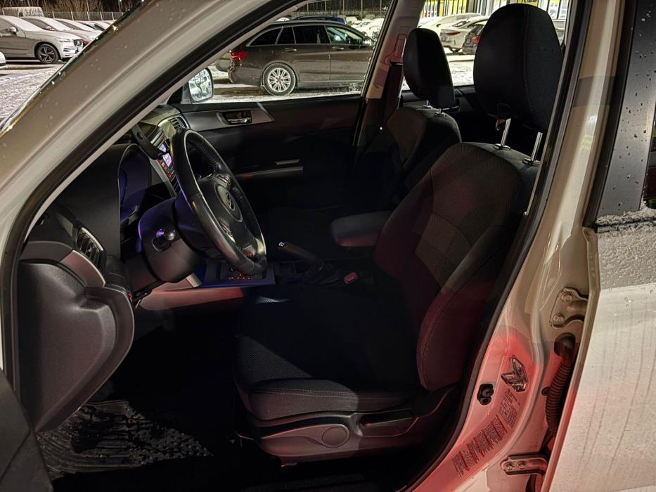 SUBARU Forester 2011