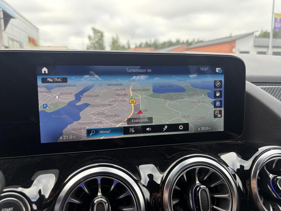 MERCEDES-BENZ GLA 2021