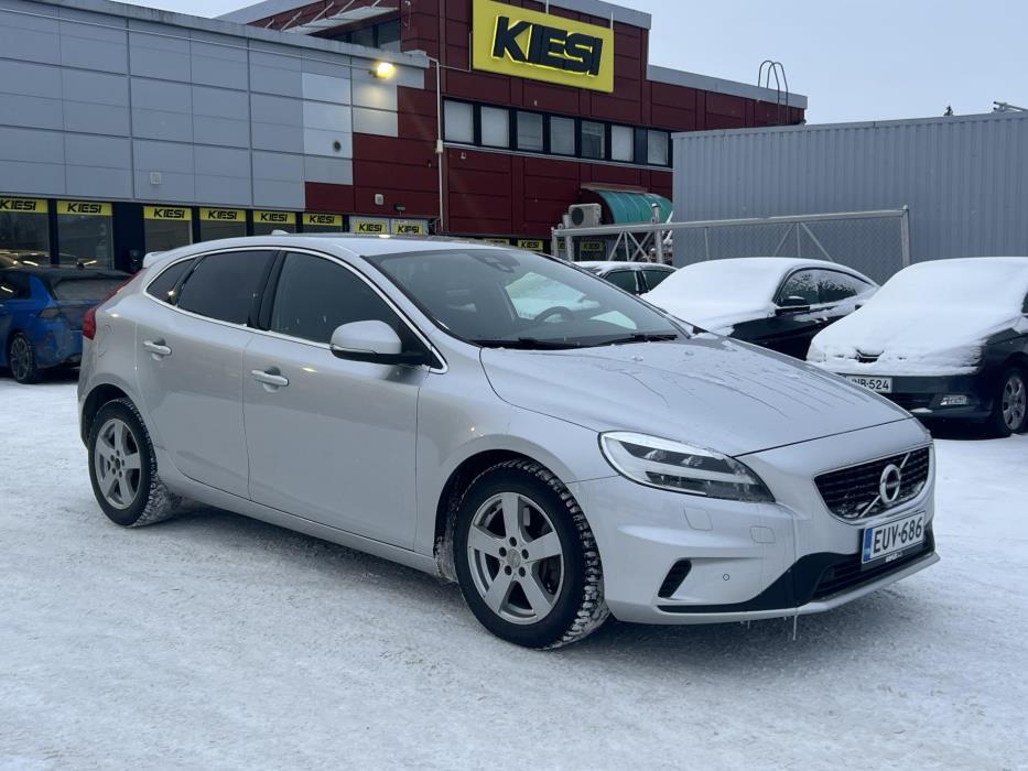 VOLVO V40 2019