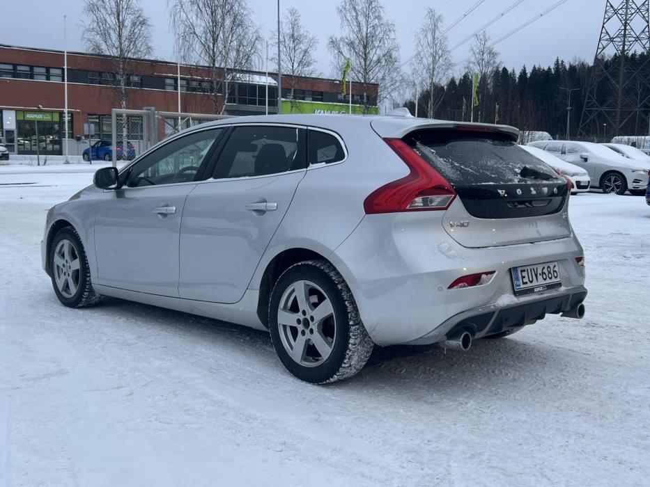 VOLVO V40 2019