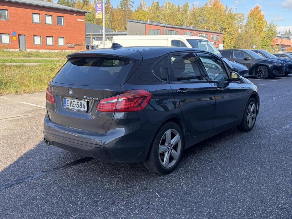BMW 225 2019