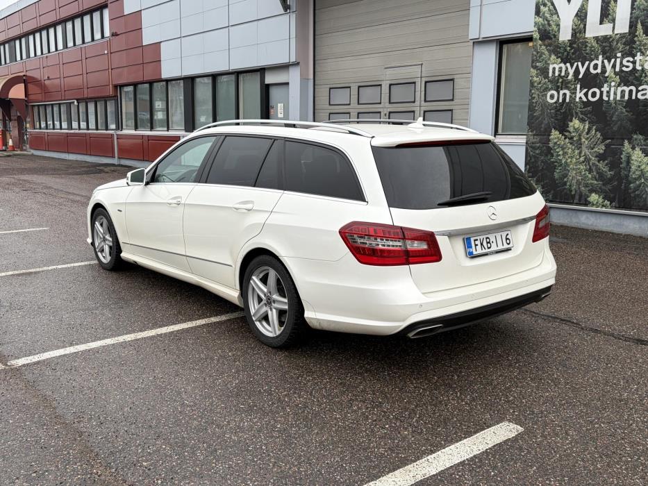 MERCEDES-BENZ E 2010