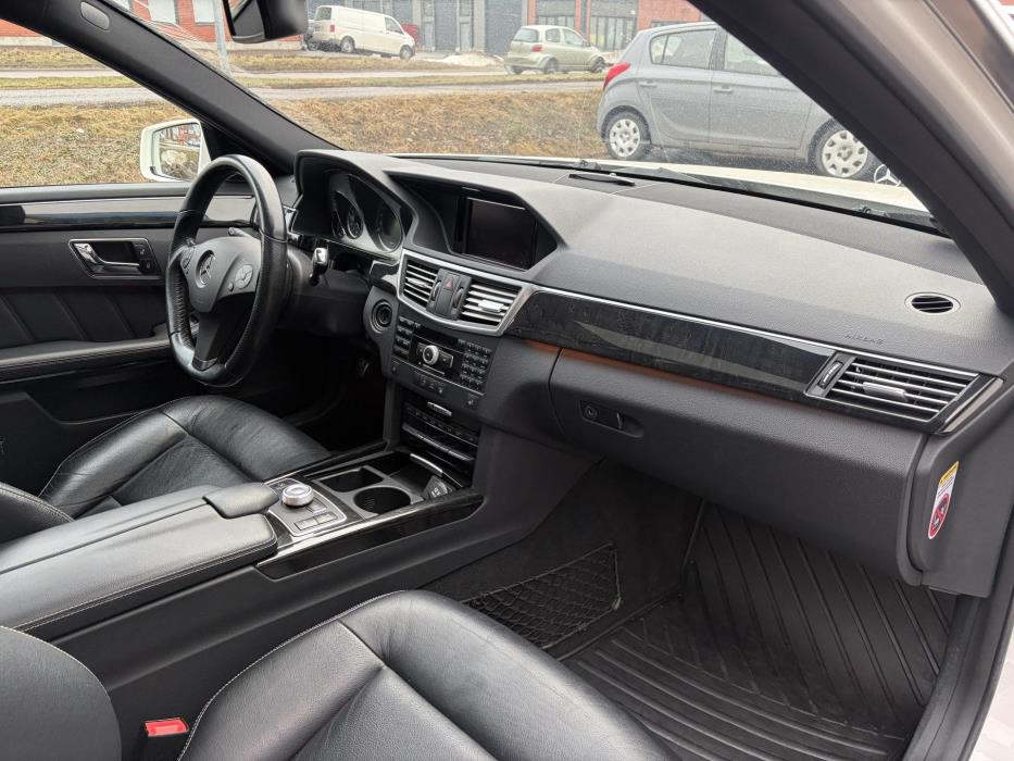 MERCEDES-BENZ E 2010
