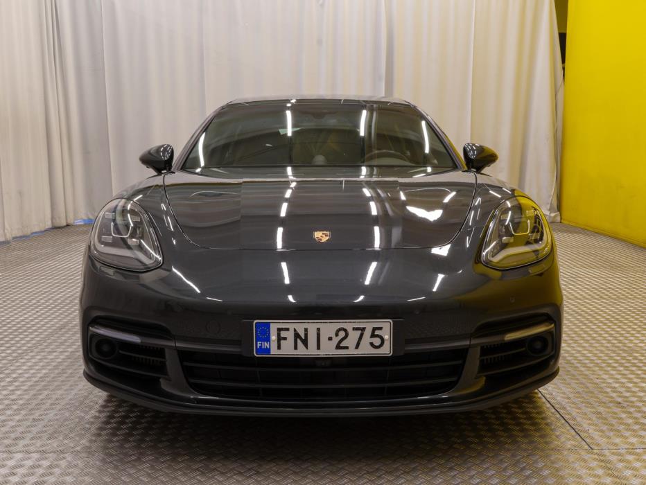 PORSCHE Panamera 2018