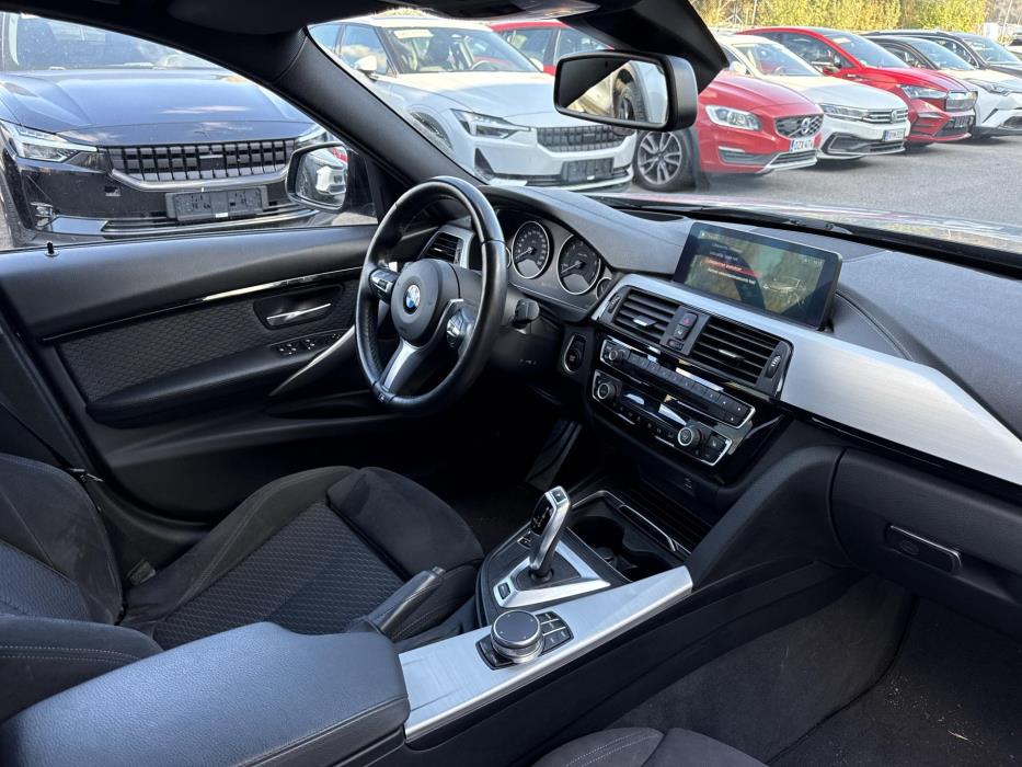 BMW 330 2018