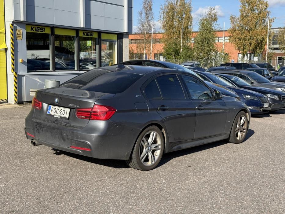 BMW 330 2018