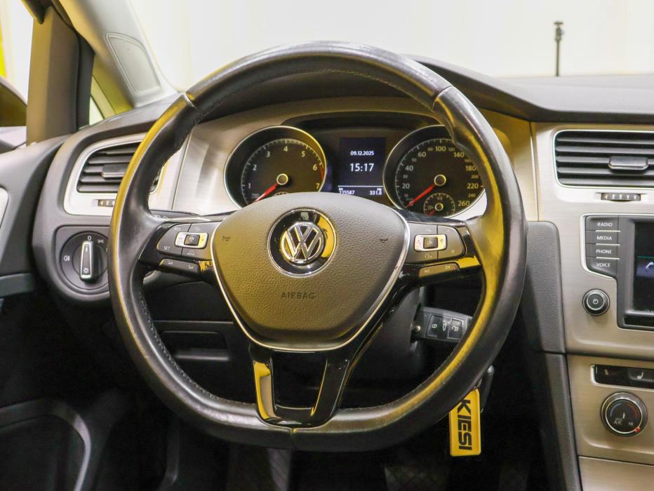 VOLKSWAGEN Golf 2015