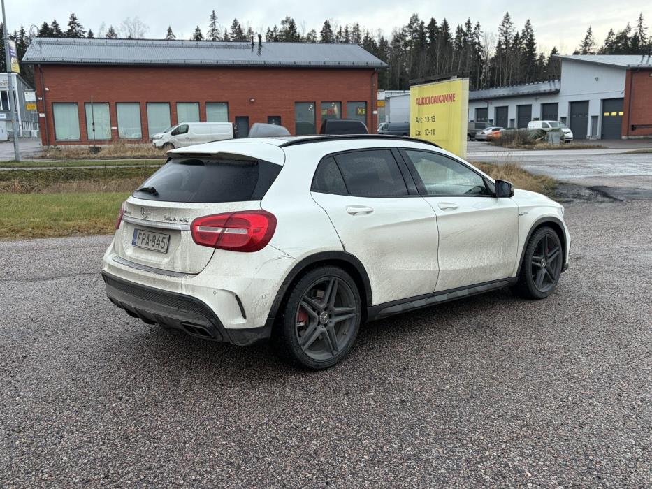 MERCEDES-BENZ GLA 45 AMG 2016