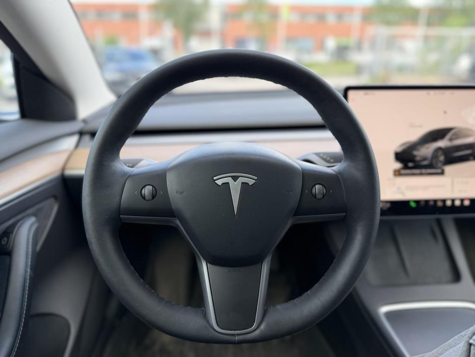 TESLA Model 3 2022
