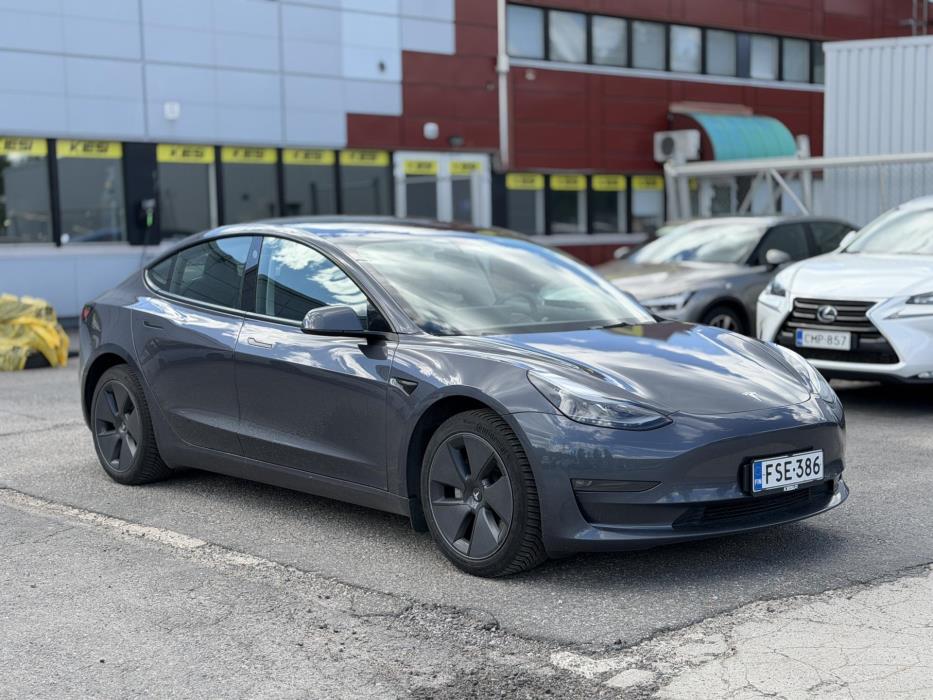TESLA Model 3 2022