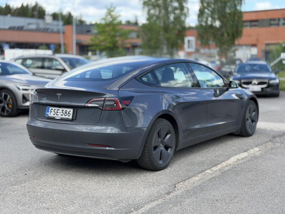 TESLA Model 3 2022