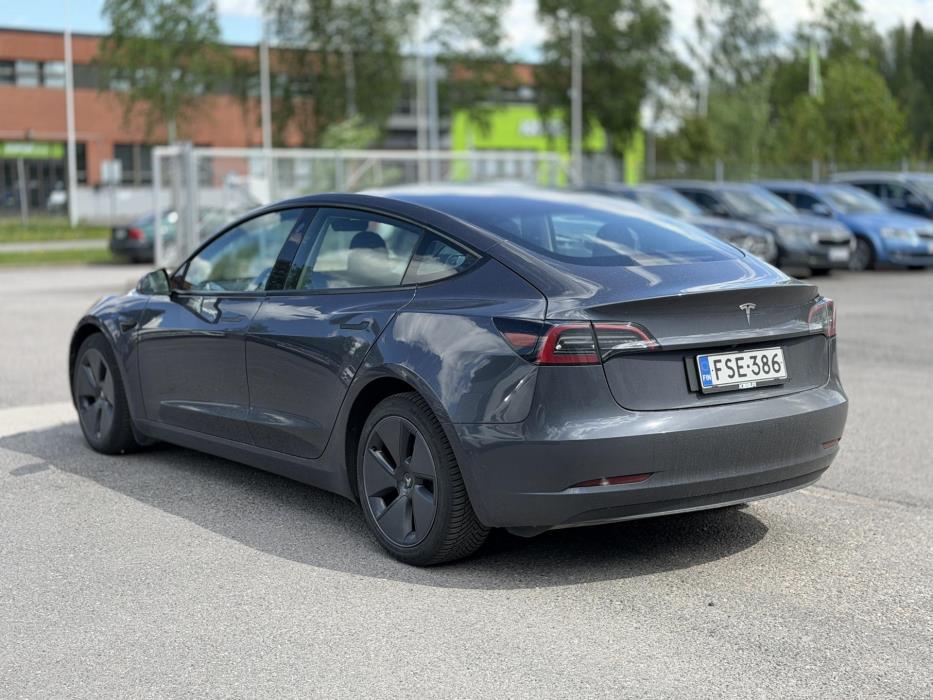 TESLA Model 3 2022