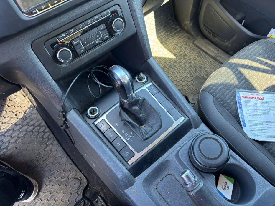 VOLKSWAGEN Amarok 2013