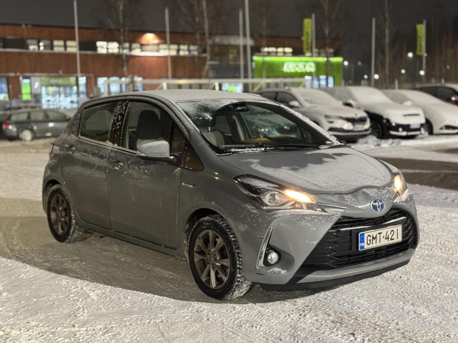 TOYOTA Yaris 2018