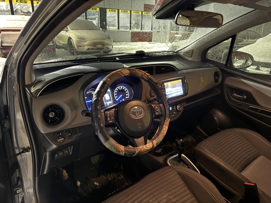 TOYOTA Yaris 2018