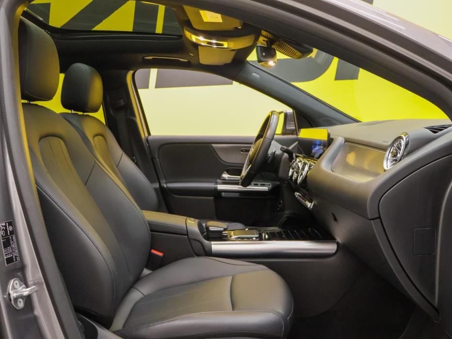 MERCEDES-BENZ EQA 2022